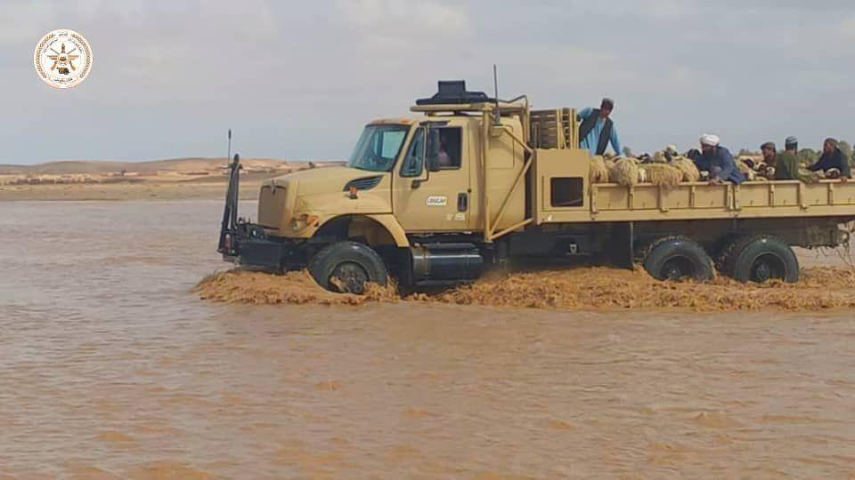 د ۲۱۵ عزم قول اردو منسوبينو په سيلابونو کې بند لسګونه تنه هیوادوال وژغورل