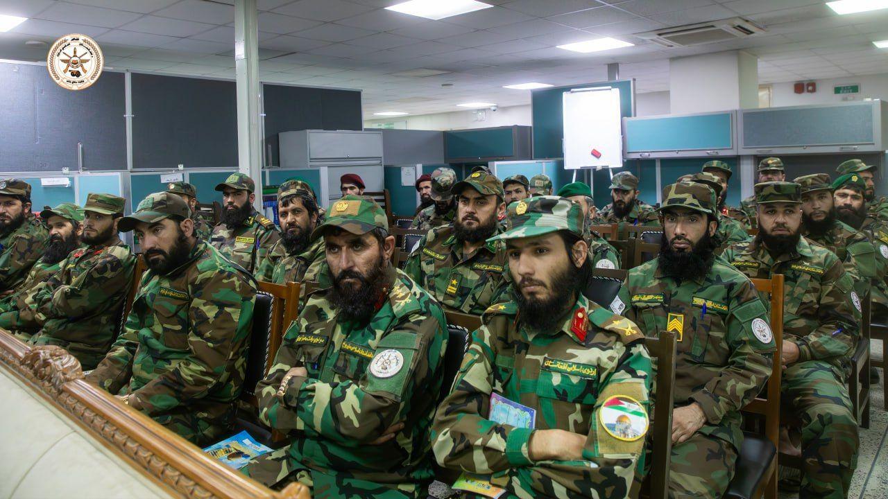 د سرمفتشیت د ظرفیت لوړونې له سیمینار څخه د ملي اسلامي اردو ۱۰۰ تنه منسوبین فارغ شول