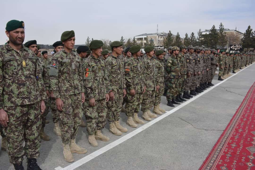 مراسم فراغت ۹۳۲ تن از افسران، بریدملان و سربازان اردوی ملی از مرکز تعلیمی نظامی کابل 