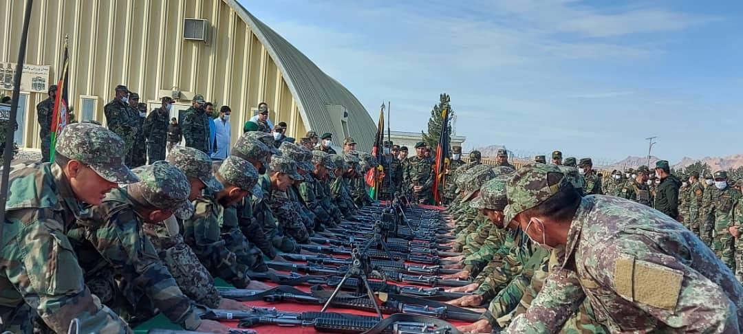 بیش از ۳۰۰ تن از سربازان تحت تعلیم در هرات سوگند وفاداری یاد کردند