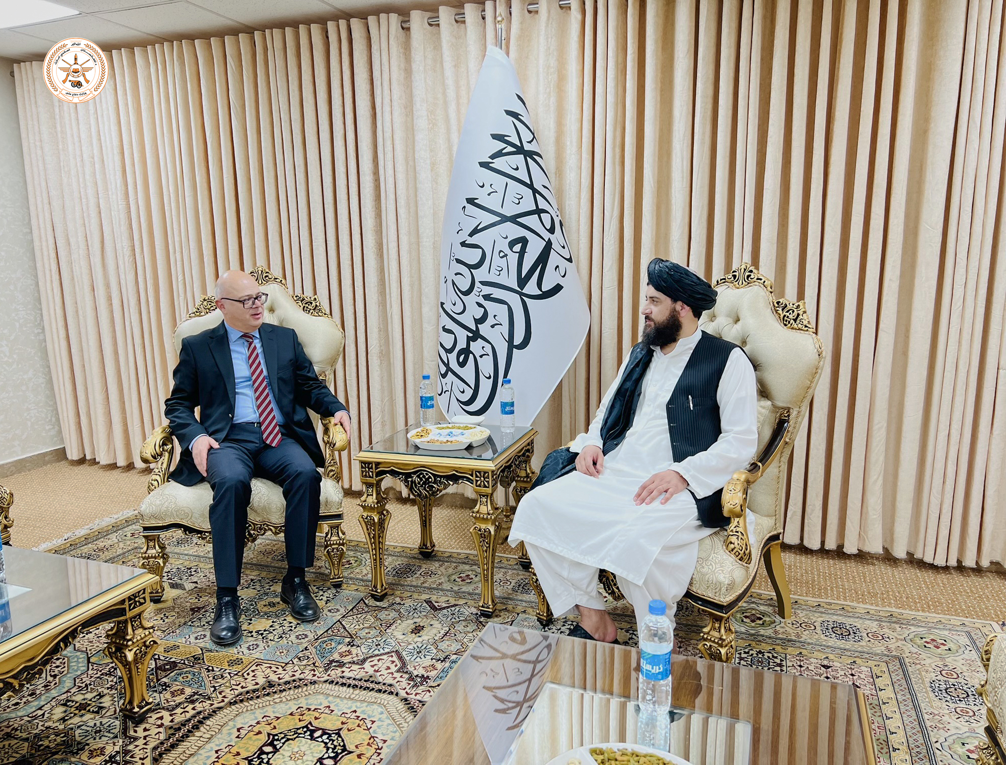 سرپرست وزارت دفاع ملی با جهاد ارگین آی سفیر ترکیه در کابل دیدار کرد