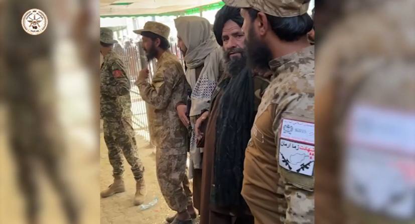 The first Deputy Defense Minister visits Torkham to welcome Afghan immigrants