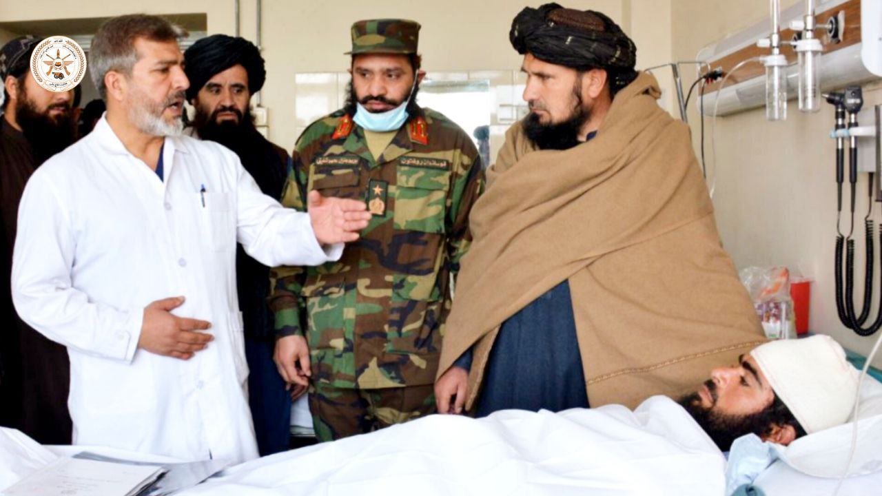 عیادت لوی درستیز قوای مسلح از مجروحین و مریضان داخل بستر شفاخانه شهید سردار محمد داود خان