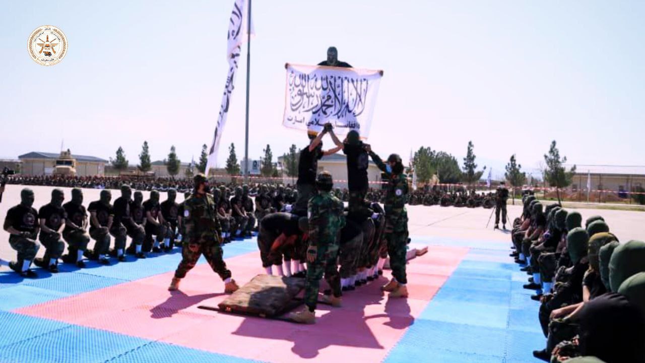 د ٢٠٩ الفتح قول اردو قوماندانۍ له ښوونیز مرکز څخه ٩٥٠ تنه ځوان منسوبین فارغ شول