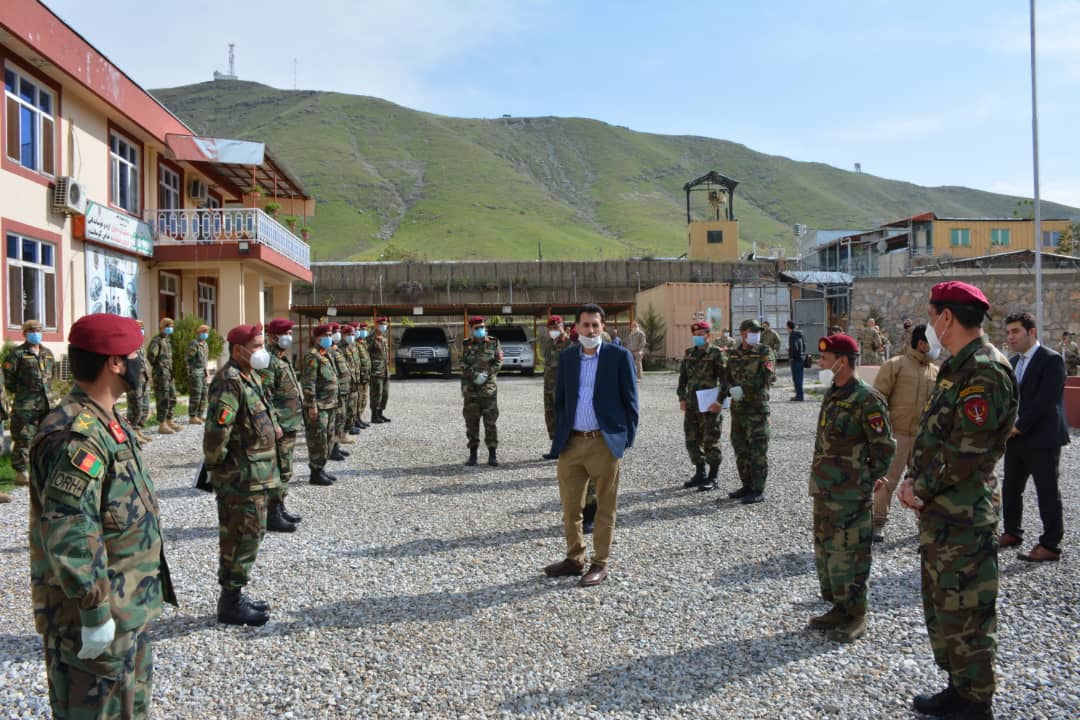 سرپرست وزارت دفاع ملی با سربازان و افسران در قول اردوی عملیات‌های خاص دیدار کرد